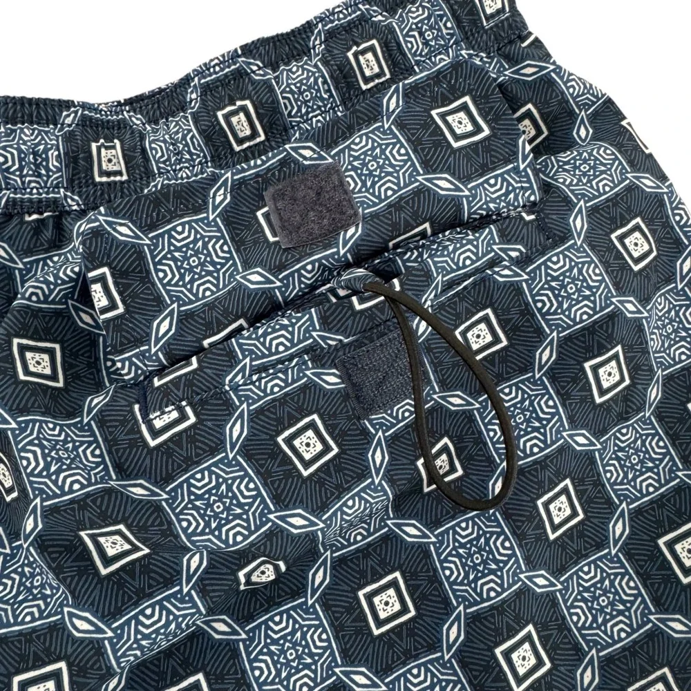 Tommy‎ Bahama Medium 6in Blue Geometric Men's Lined Swim Trunks Shorts